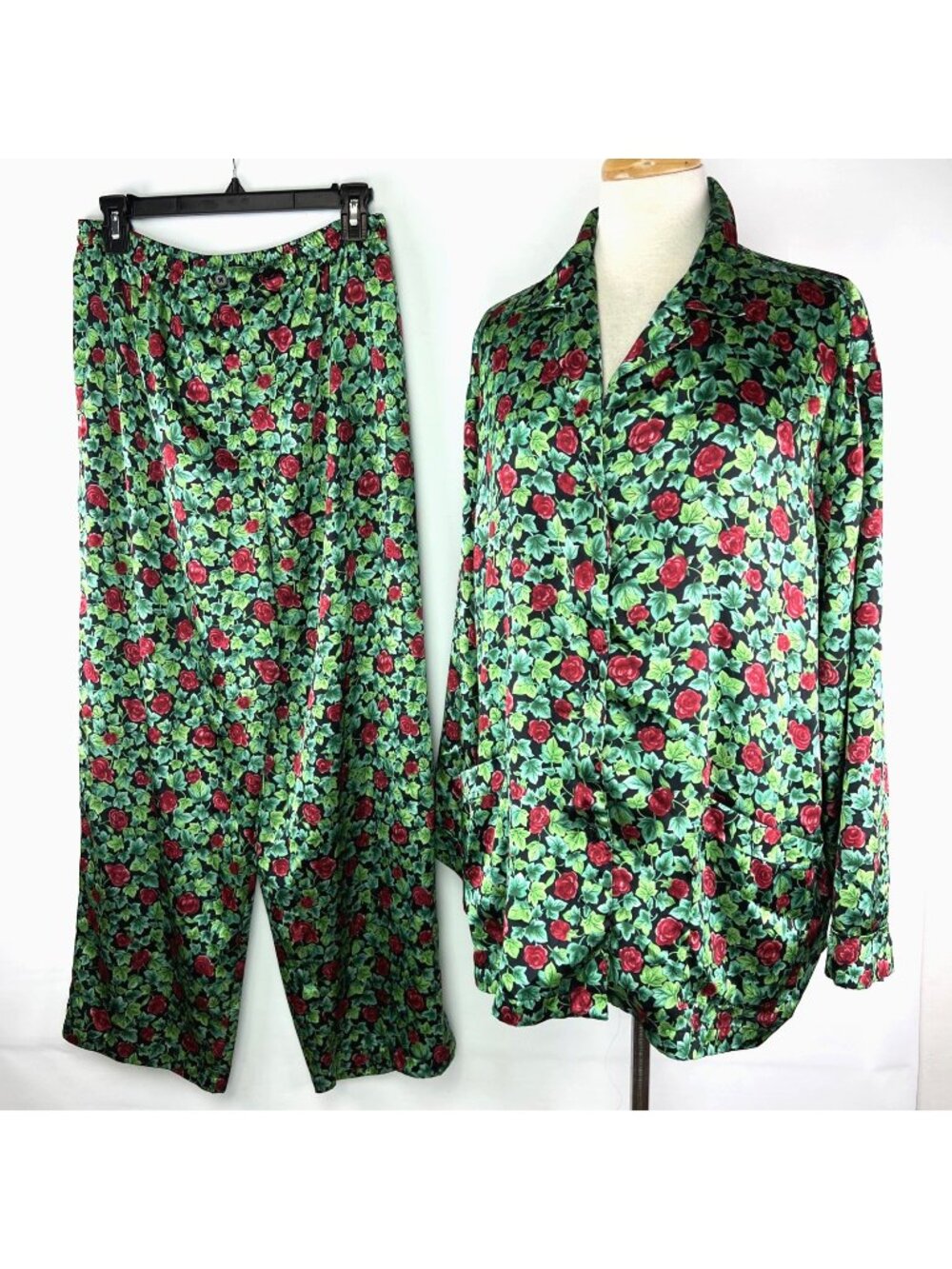 Vanity Fair Size Medium Satin Pajamas Roses Floral Red Green 2 Pc Long Sleeve